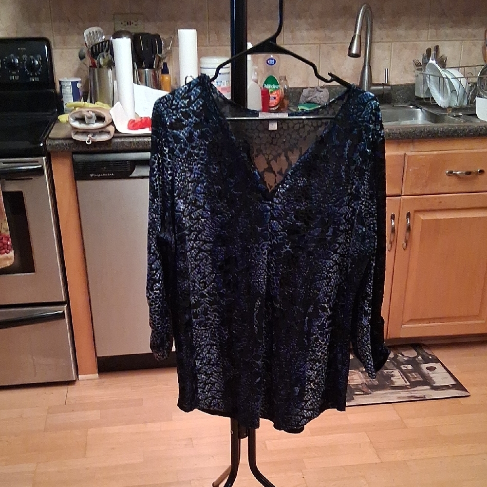 Crushed Velvet V-Neck Blouse in Deep Navy